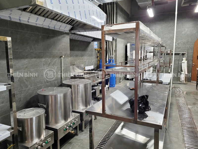 Bếp nhà hàng sử dụng nồi phở